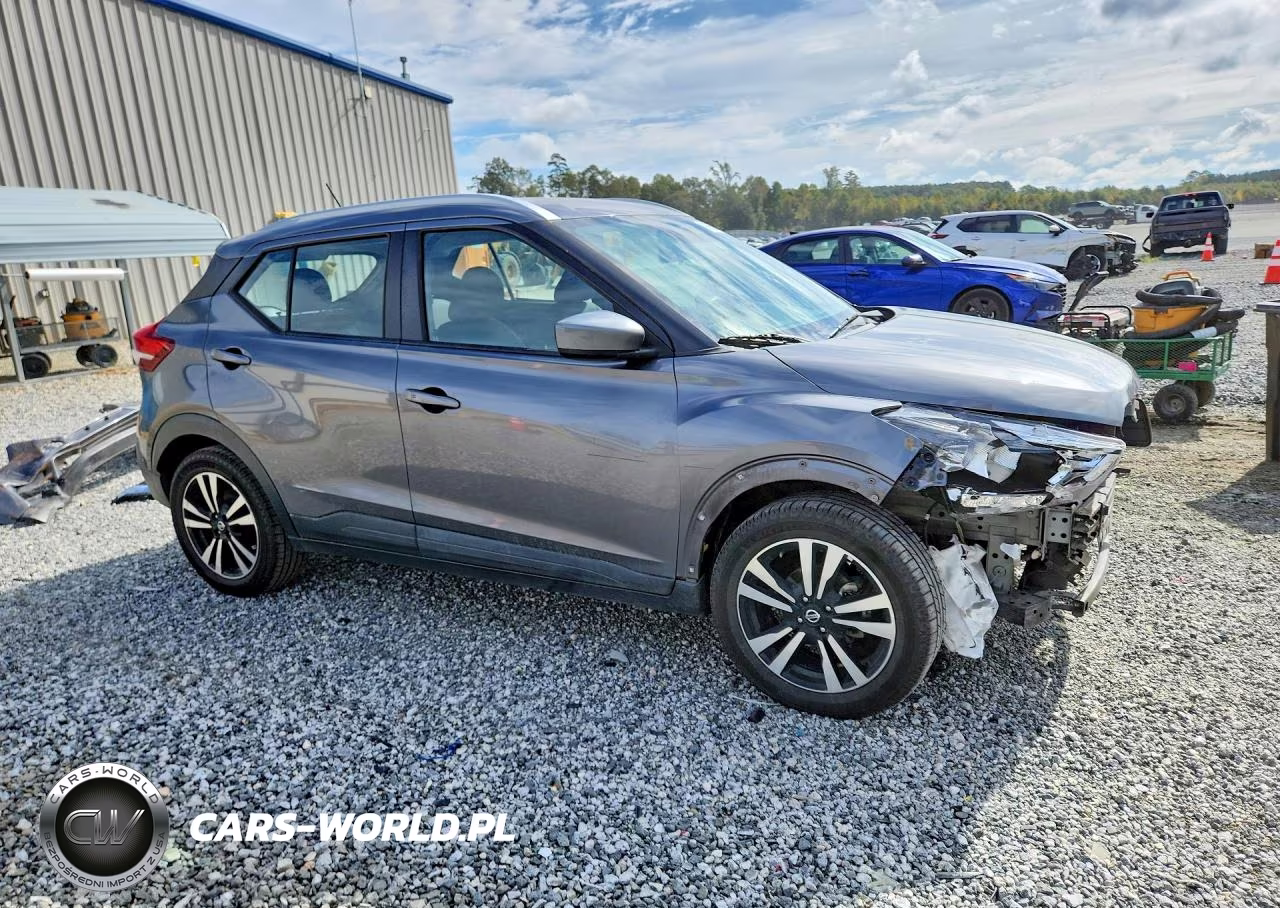 2019 Nissan Kicks Sv VIN:3N1CP5CUXKL553901 - 4