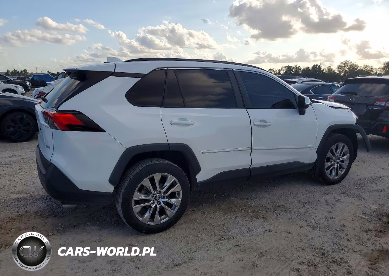 2020 Toyota Rav4 Xle Premium VIN:2T3C1RFV3LW098989 - 3
