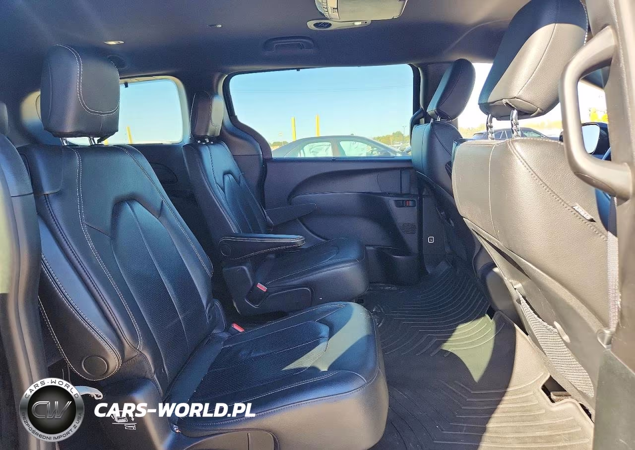 2019 Chrysler Pacifica Touring L VIN:2C4RC1BG0KR548538 - 10