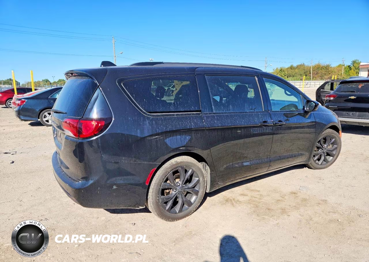 2019 Chrysler Pacifica Touring L VIN:2C4RC1BG0KR548538 - 3