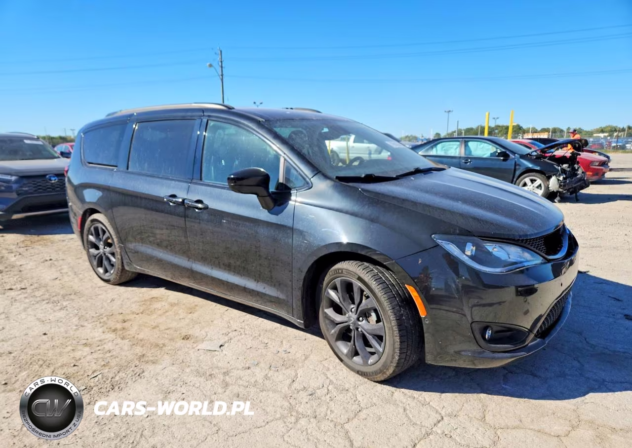 2019 Chrysler Pacifica Touring L VIN:2C4RC1BG0KR548538 - 4
