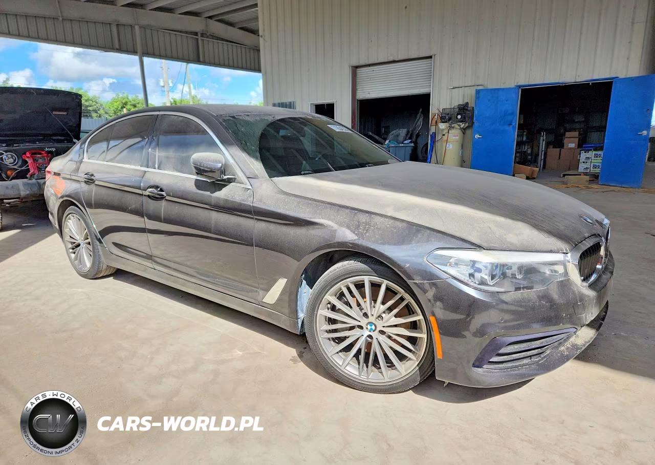2019 BMW 530 Xi VIN:WBAJA7C52KWW30388 - 4