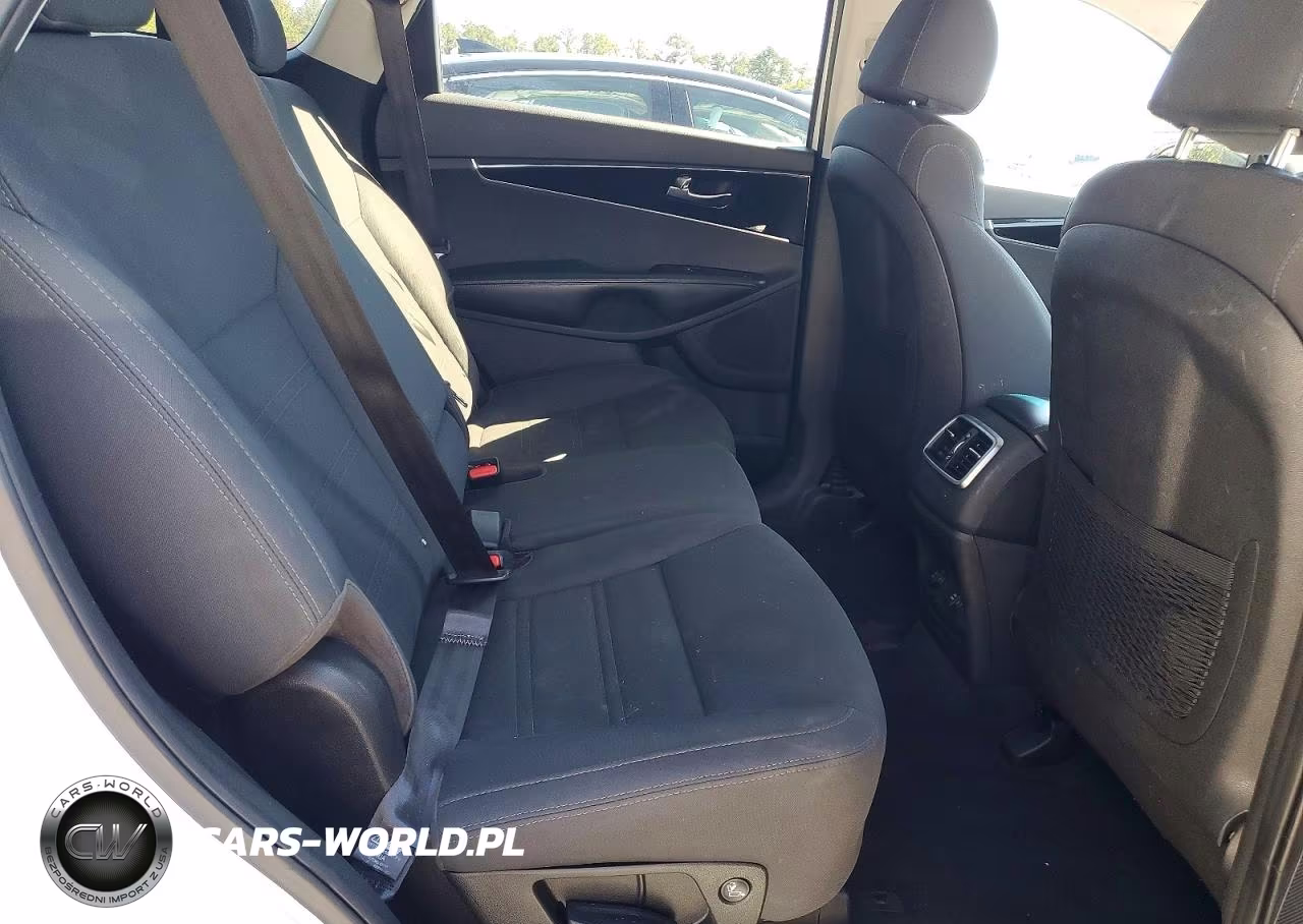 2020 Kia Sorento S VIN:5XYPGDA50LG693985 - 11