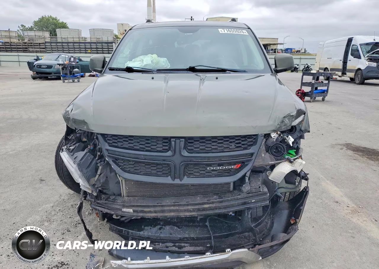 2018 Dodge Journey Crossroad VIN:3C4PDCGGXJT310555 - 5
