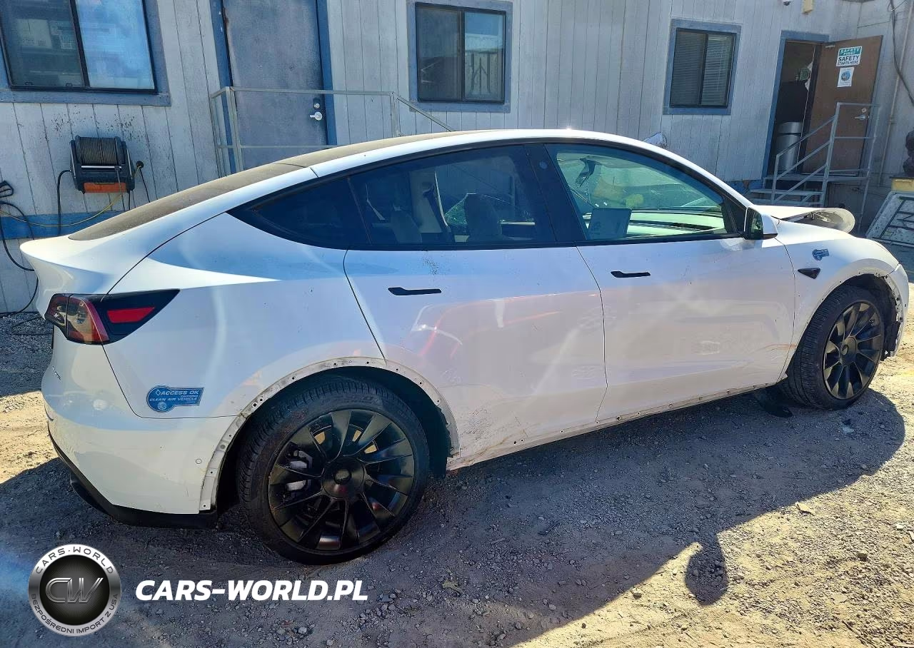 2021 Tesla Model Y VIN:5YJYGAEE8MF158019 - 3