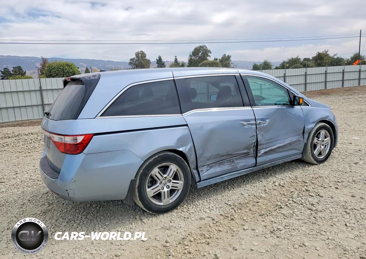 2012 Honda Odyssey Touring VIN:5FNRL5H98CB130628 - 3
