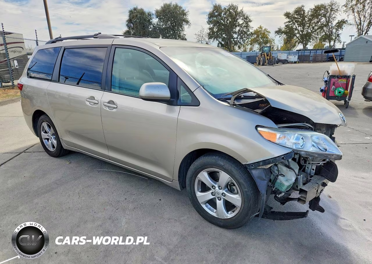 2017 Toyota Sienna Le VIN:5TDKZ3DC3HS869057 - 4