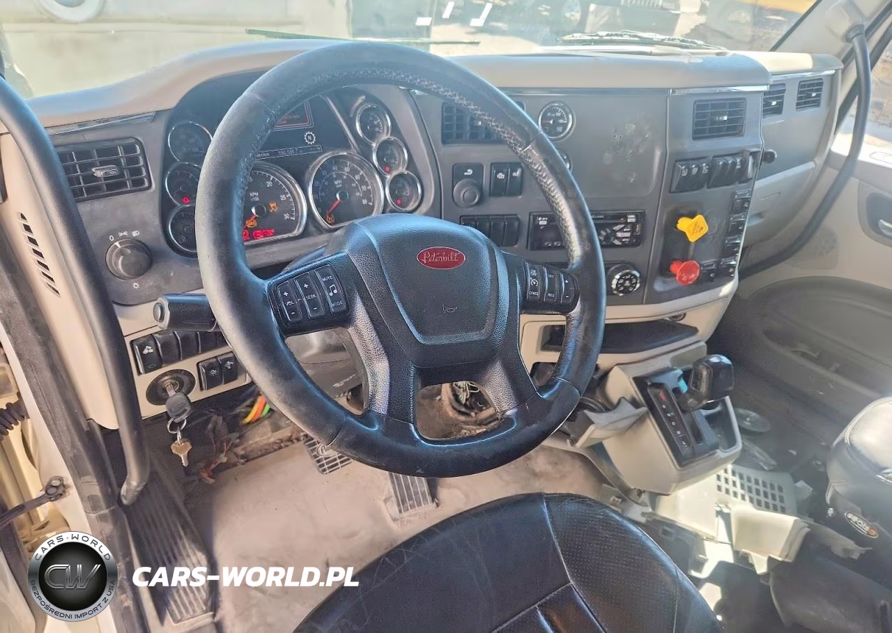 2018 Peterbilt 579 Semi Truck VIN:1XPBDP9X6JD484061 - 8