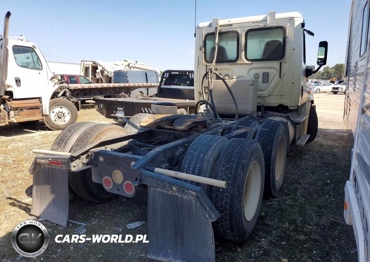 2016 Freightliner Cascadia 125 Semi Truck VIN:3AKJGEBG5GSHK9305 - 3