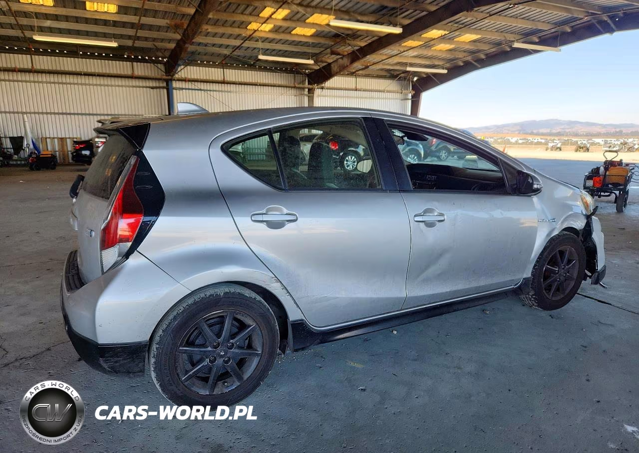 2017 Toyota Prius C One VIN:JTDKDTB33H1592697 - 3