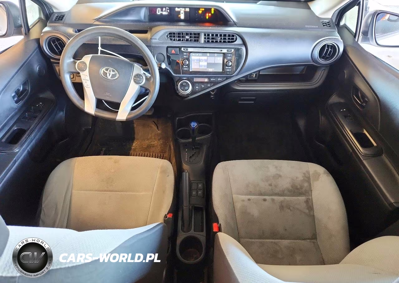 2017 Toyota Prius C One VIN:JTDKDTB33H1592697 - 8