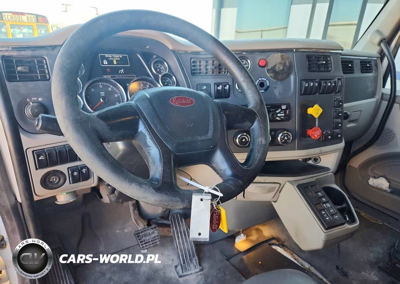 2018 Peterbilt 579 Semi Truck VIN:1XPBDP9X4JD474046 - 8