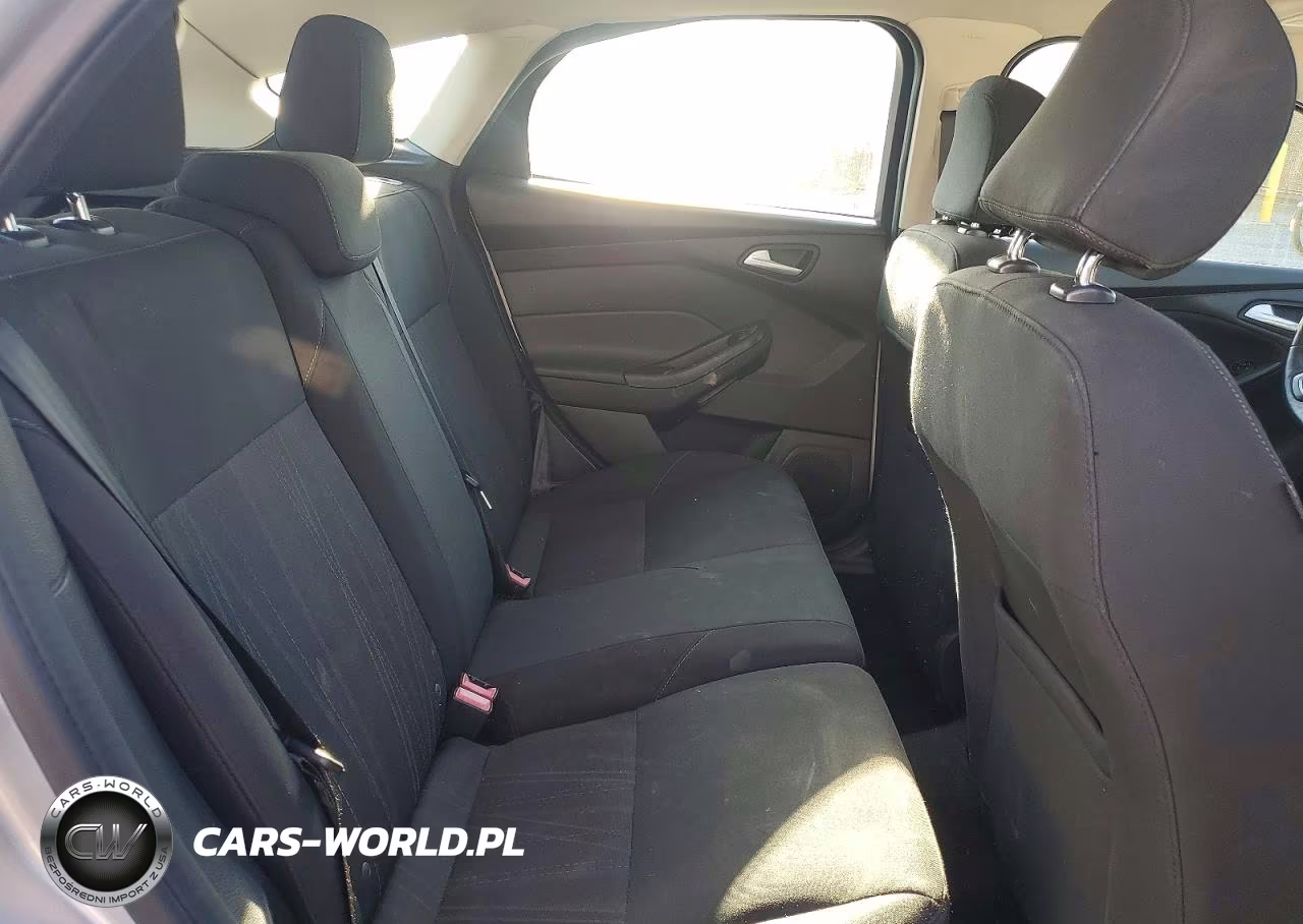 2015 Ford Focus Se VIN:1FADP3K29FL352424 - 10