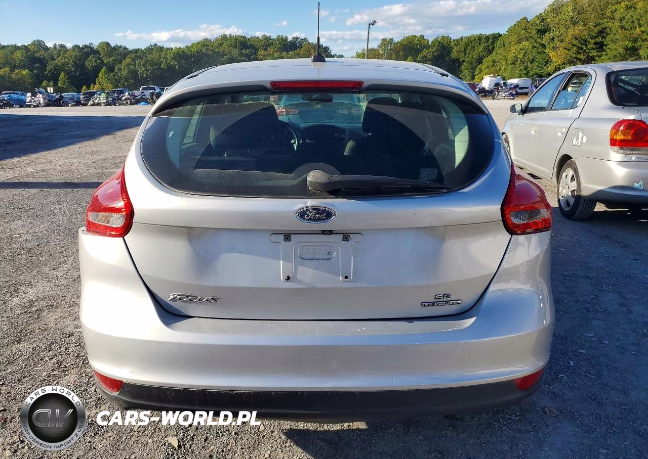 2015 Ford Focus Se VIN:1FADP3K29FL352424 - 6