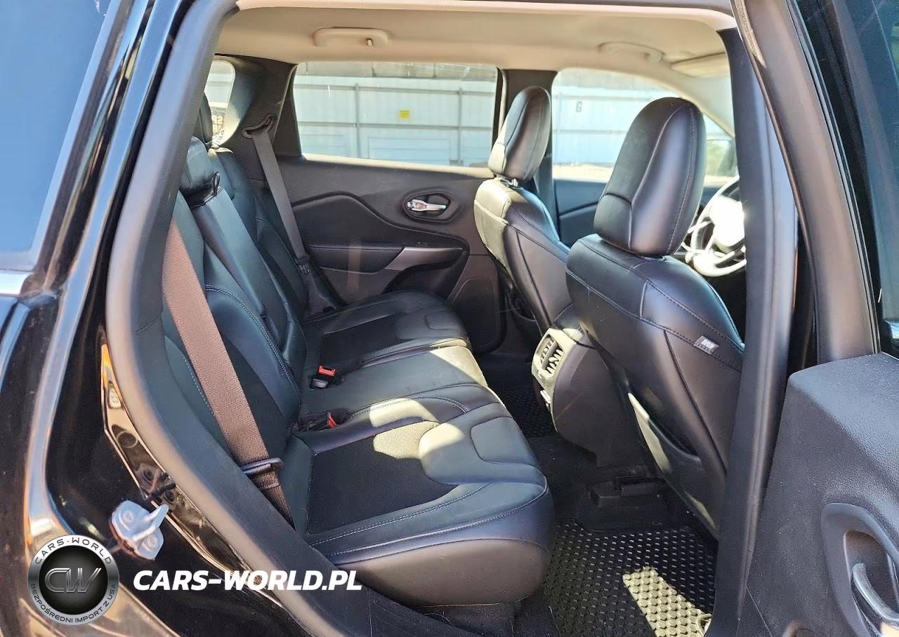 2020 Jeep Cherokee Latitude Plus VIN:1C4PJMLB8LD523859 - 11