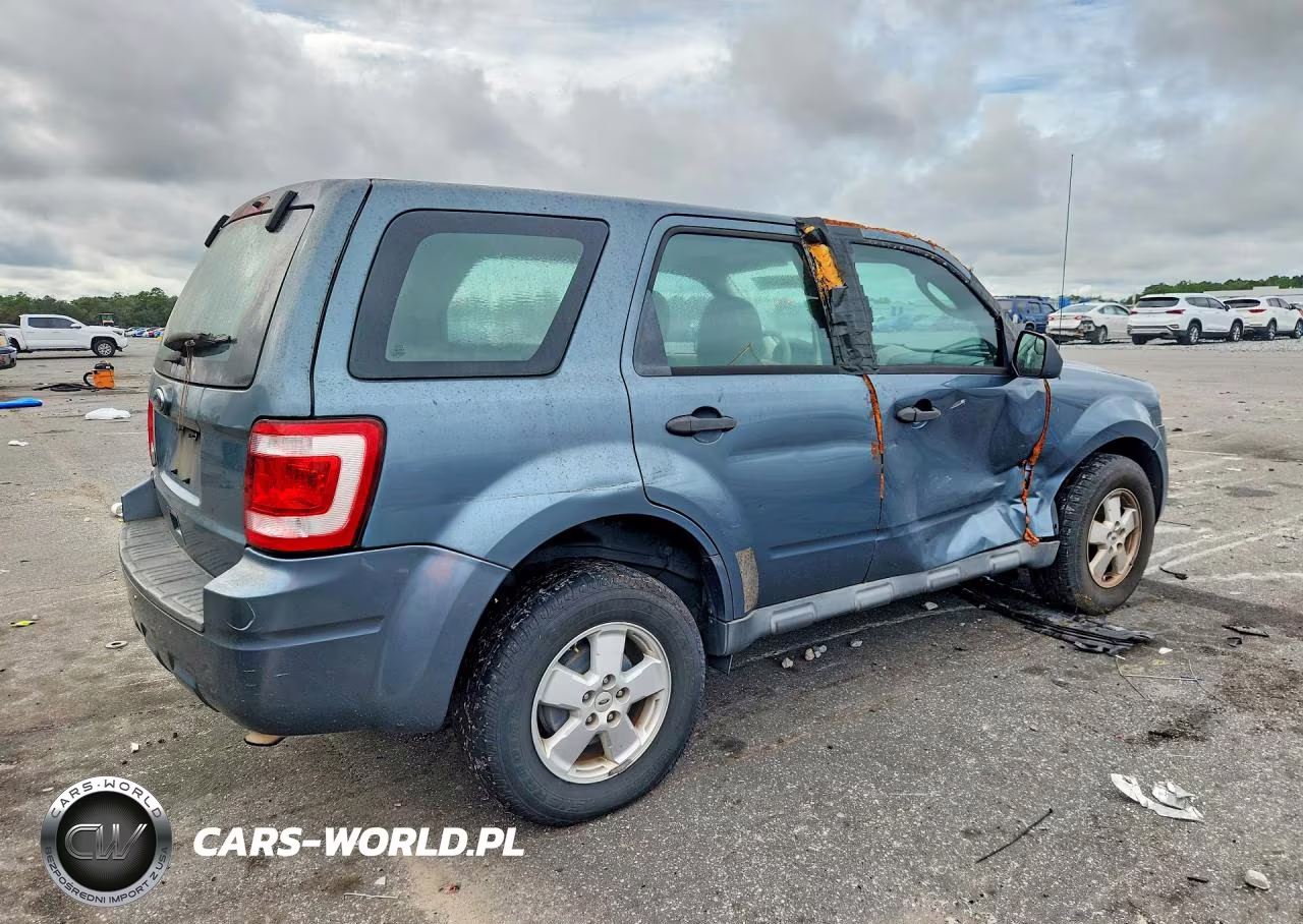 2011 Ford Escape Xls VIN:1FMCU0C73BKC16292 - 3