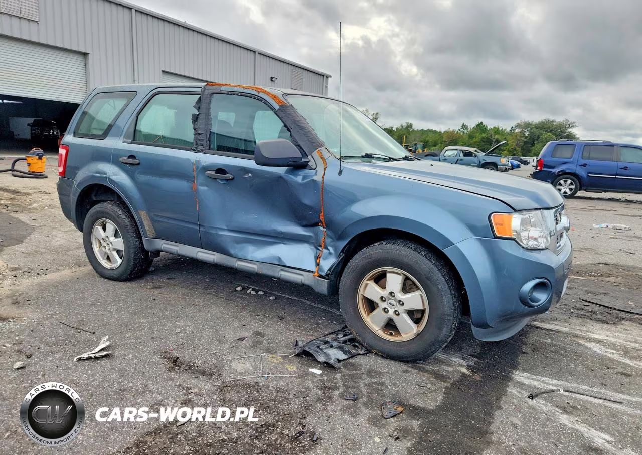 2011 Ford Escape Xls VIN:1FMCU0C73BKC16292 - 4