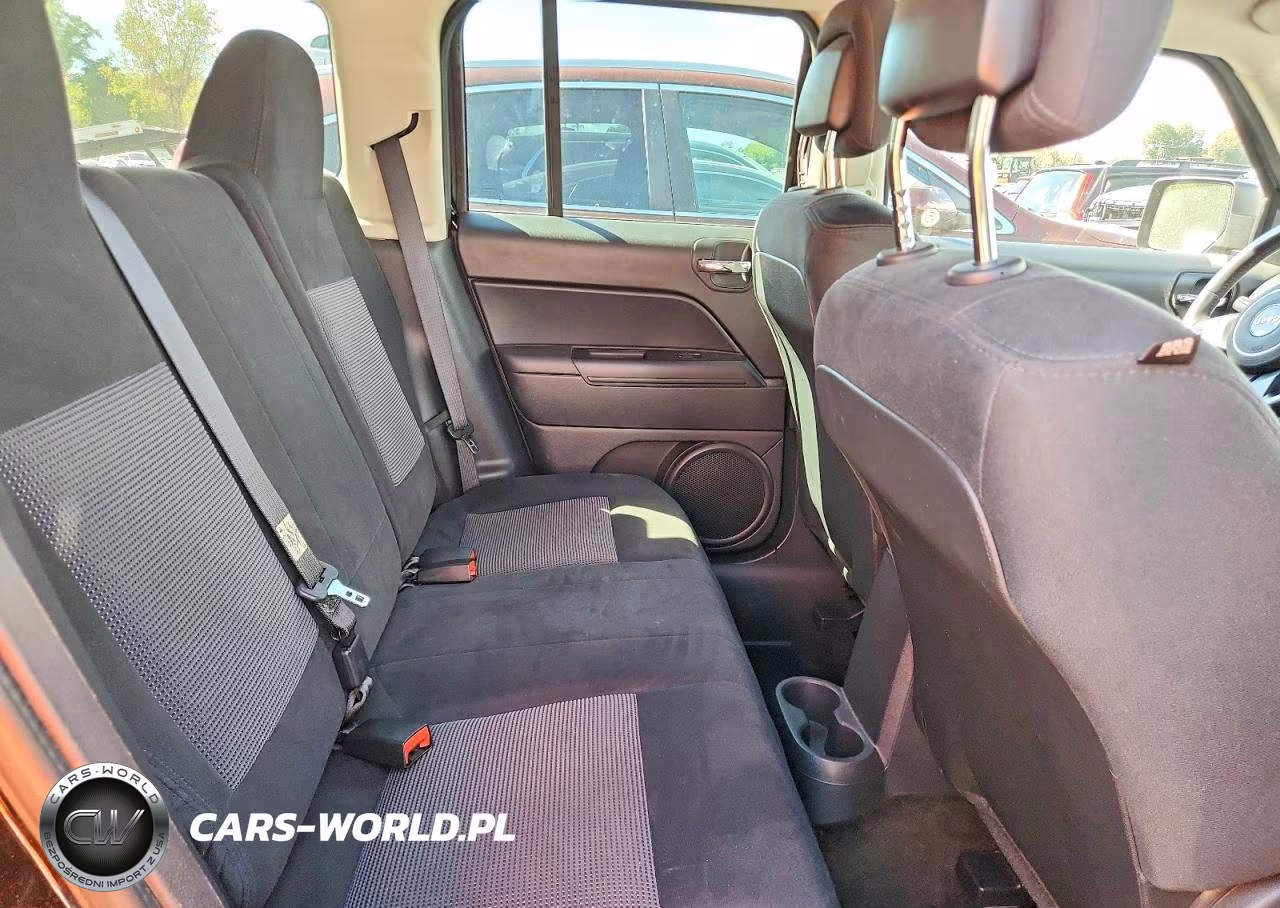 2014 Jeep Patriot Latitude VIN:1C4NJRFB7ED518932 - 10