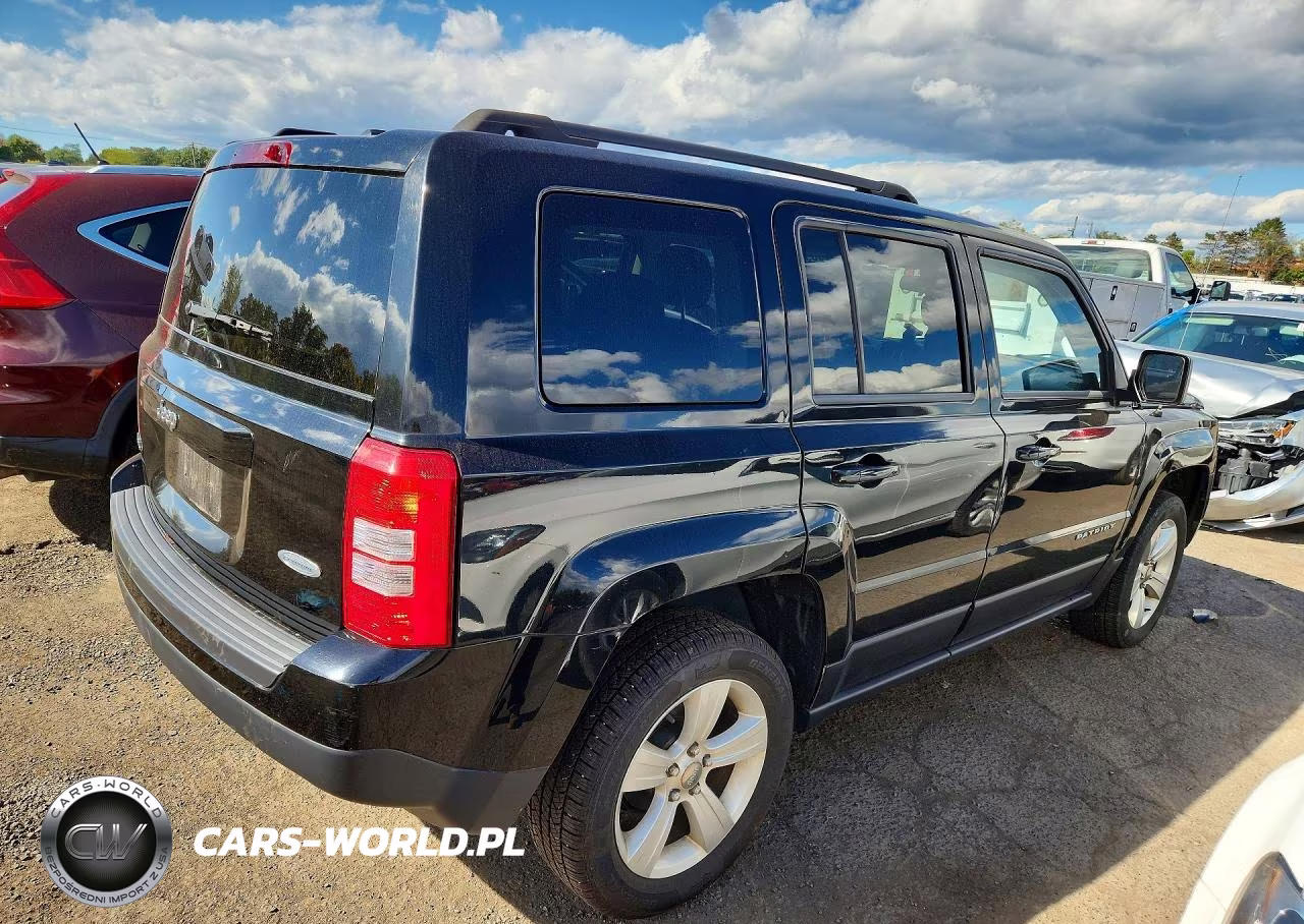 2014 Jeep Patriot Latitude VIN:1C4NJRFB7ED518932 - 3