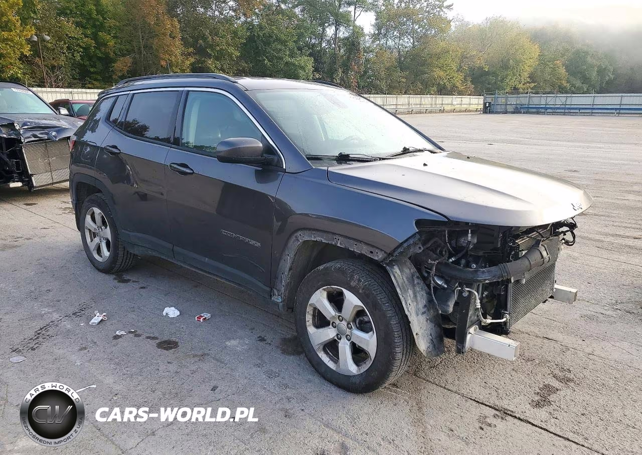 2018 Jeep Compass Latitude VIN:3C4NJDBB6JT418110 - 4