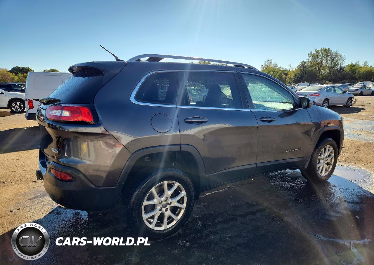 2016 Jeep Cherokee Latitude VIN:1C4PJMCSXGW214839 - 3