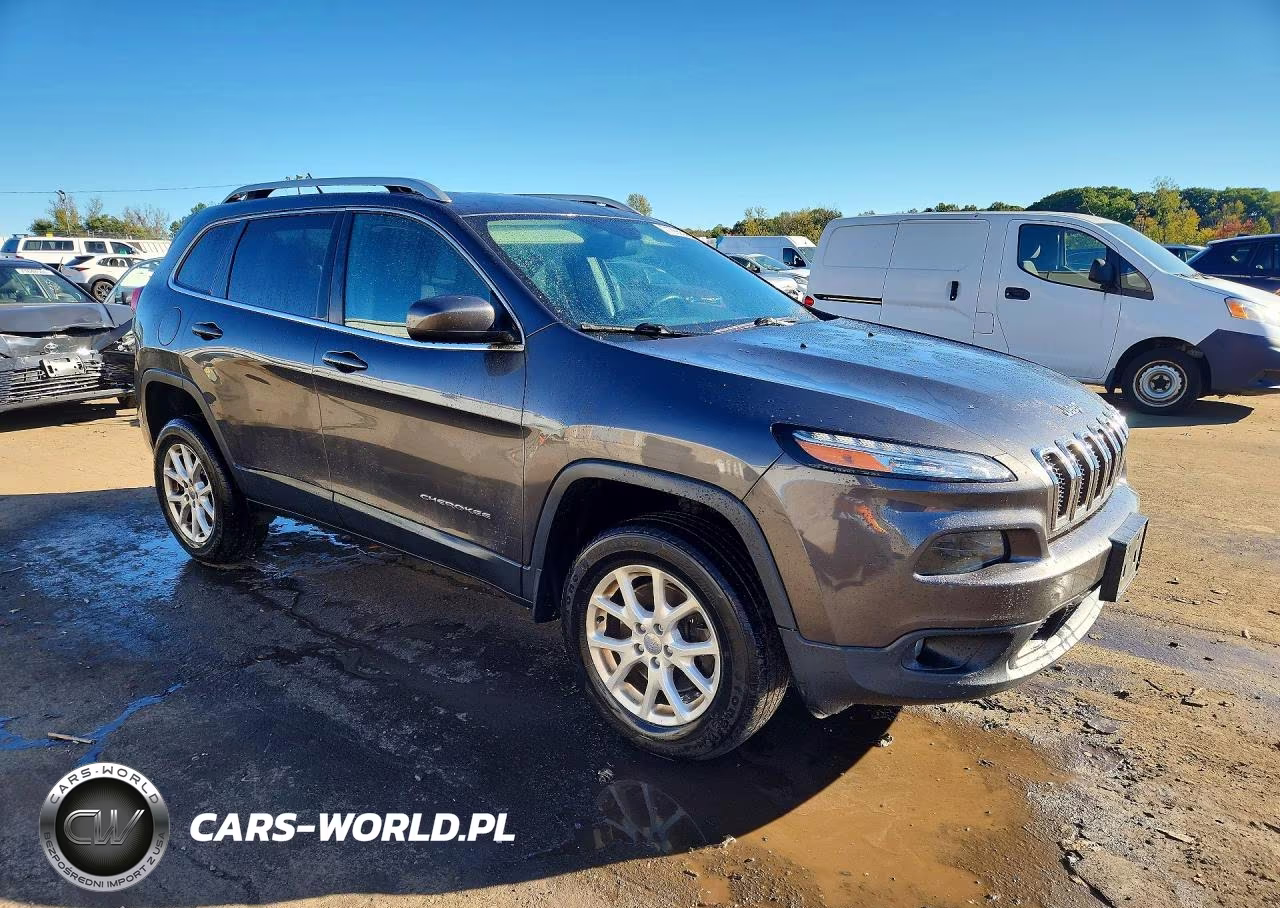 2016 Jeep Cherokee Latitude VIN:1C4PJMCSXGW214839 - 4