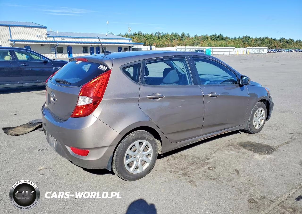 2013 Hyundai Accent VIN:KMHCT5AE2DU118461 - 3