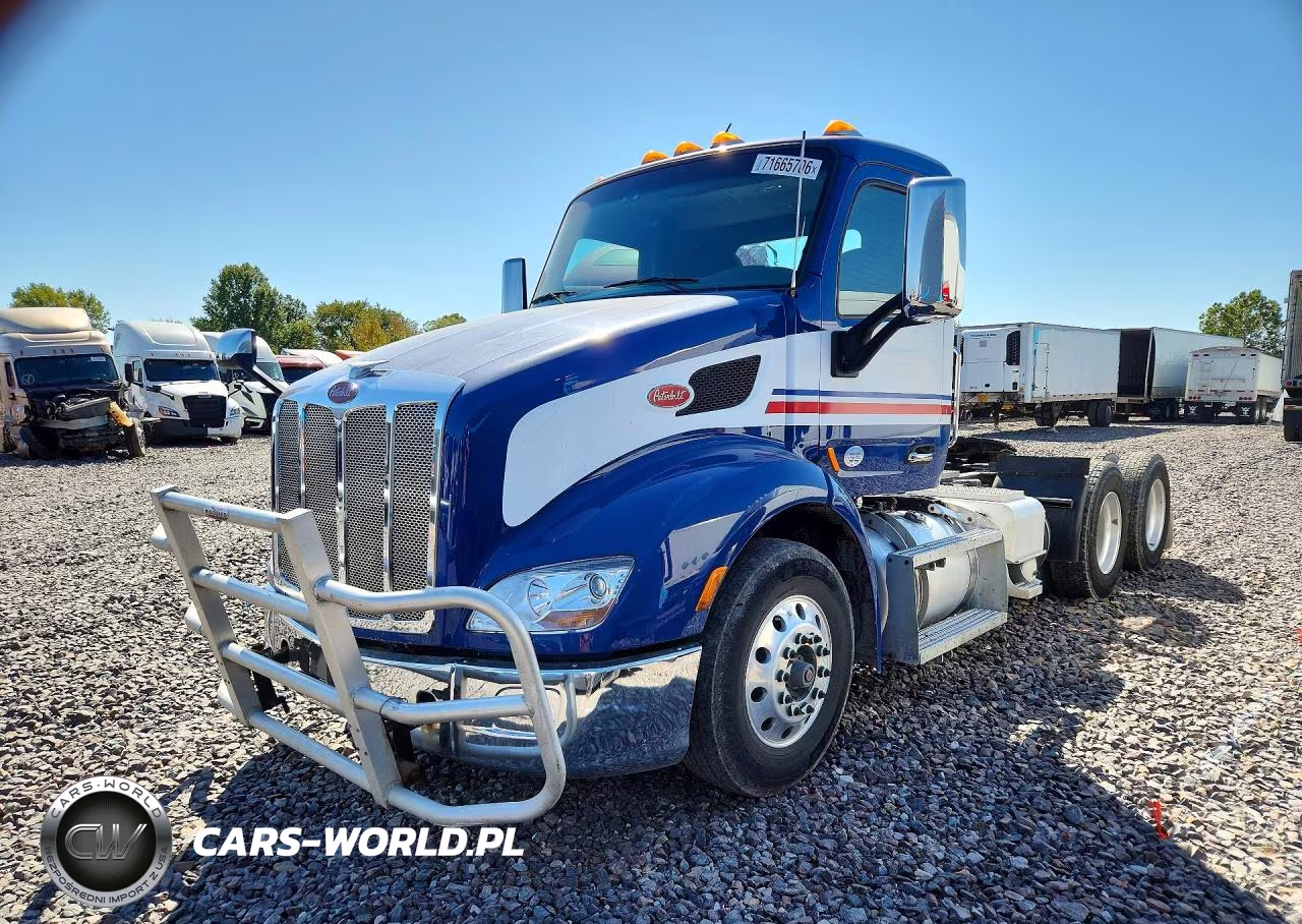 2017 Peterbilt 579 Semi Truck VIN:1XPBDP9X3HD358783 - 1