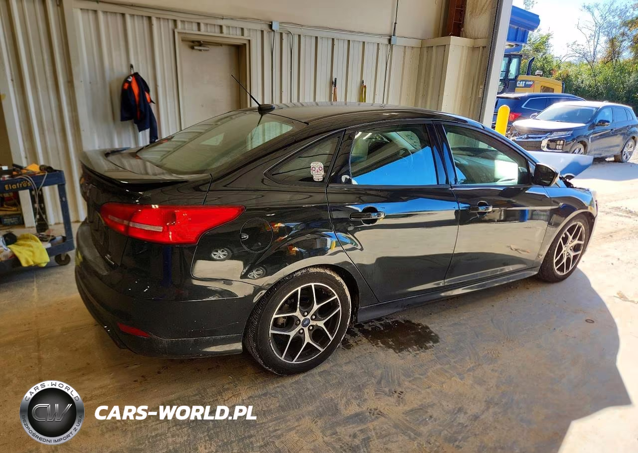 2015 Ford Focus Se VIN:1FADP3F22FL312342 - 3