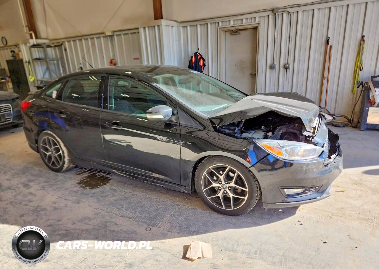 2015 Ford Focus Se VIN:1FADP3F22FL312342 - 4