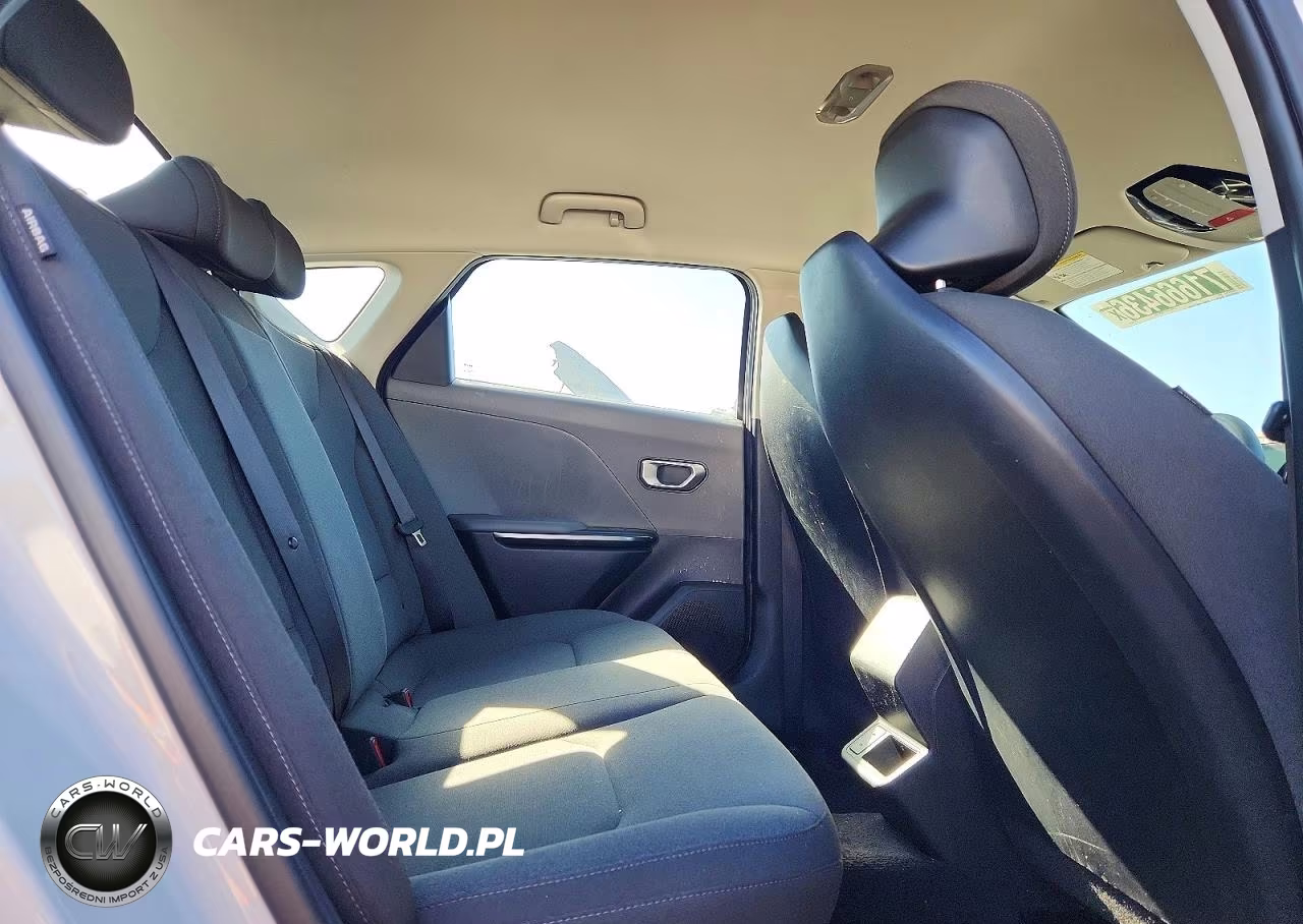 2025 Kia K4 Lxs VIN:3KPFT4DE0SE032441 - 10