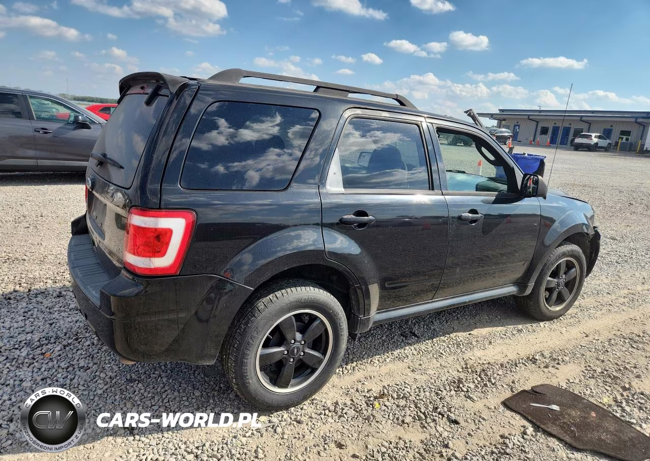 2010 Ford Escape Xlt VIN:1FMCU0D7XAKA30715 - 3