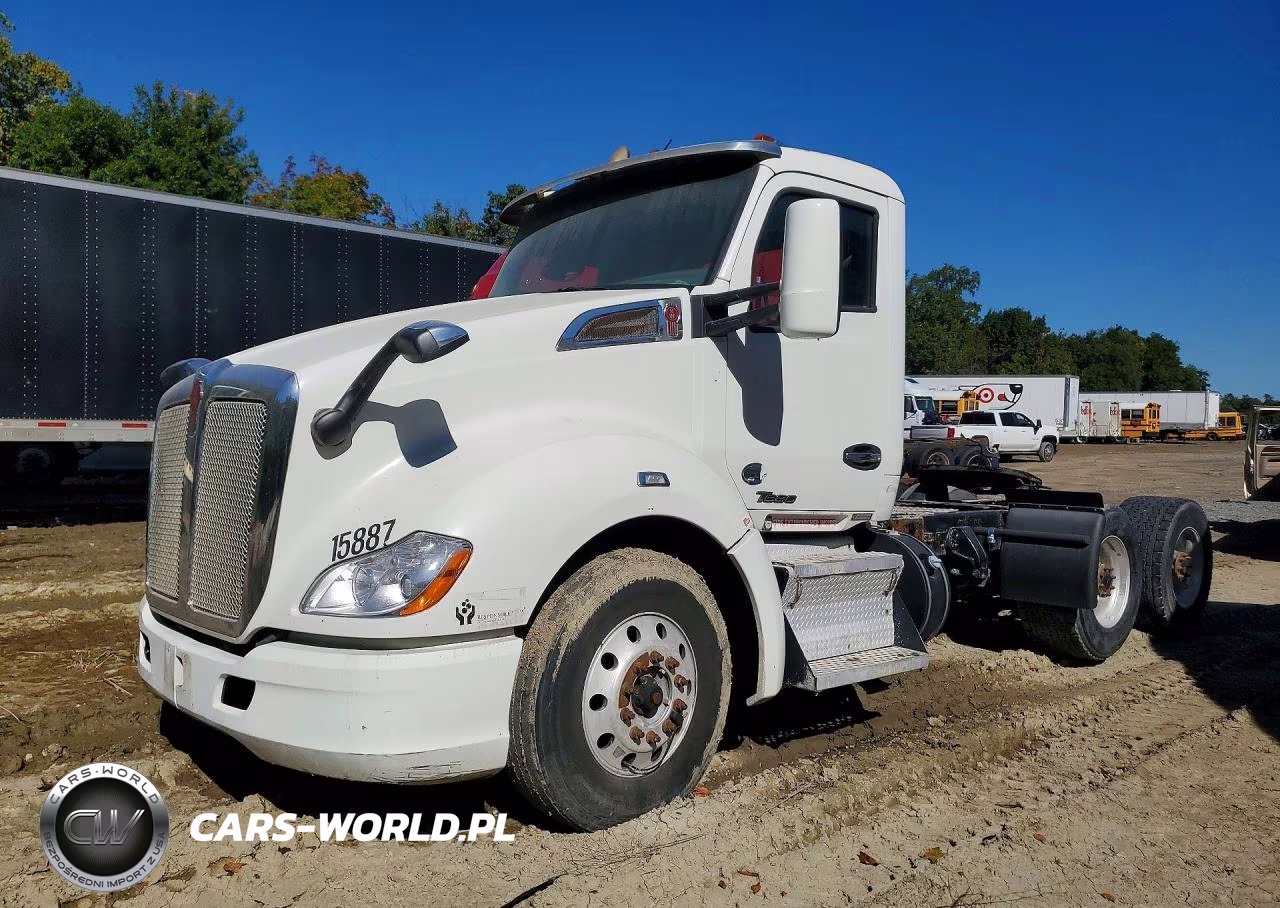 2015 Kenworth T680 Semi Truck
