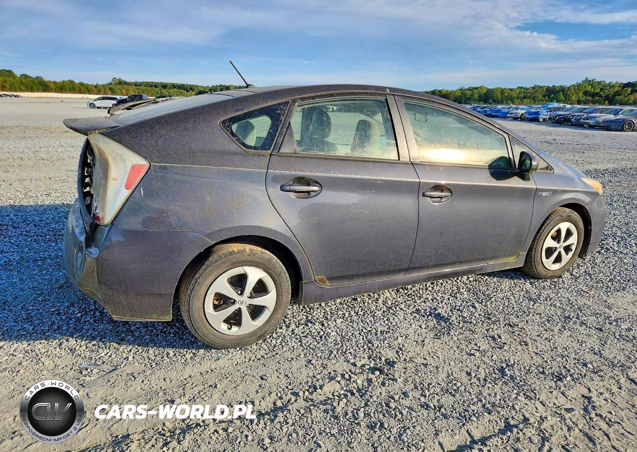2015 Toyota Prius Two VIN:JTDKN3DU6F0452438 - 3