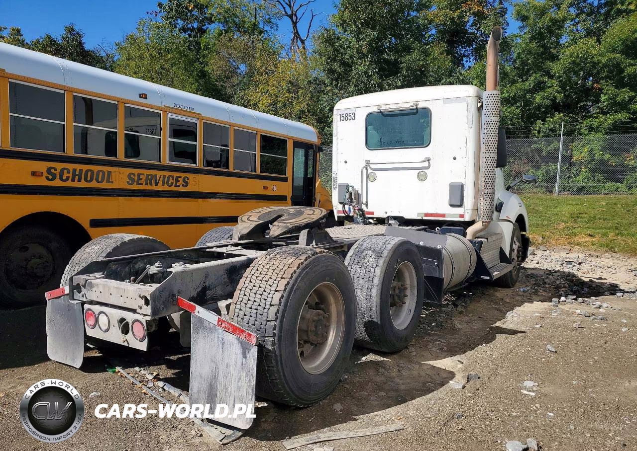 2015 Kenworth T680 Semi Truck VIN:1XKYDP9X5FJ438794 - 3