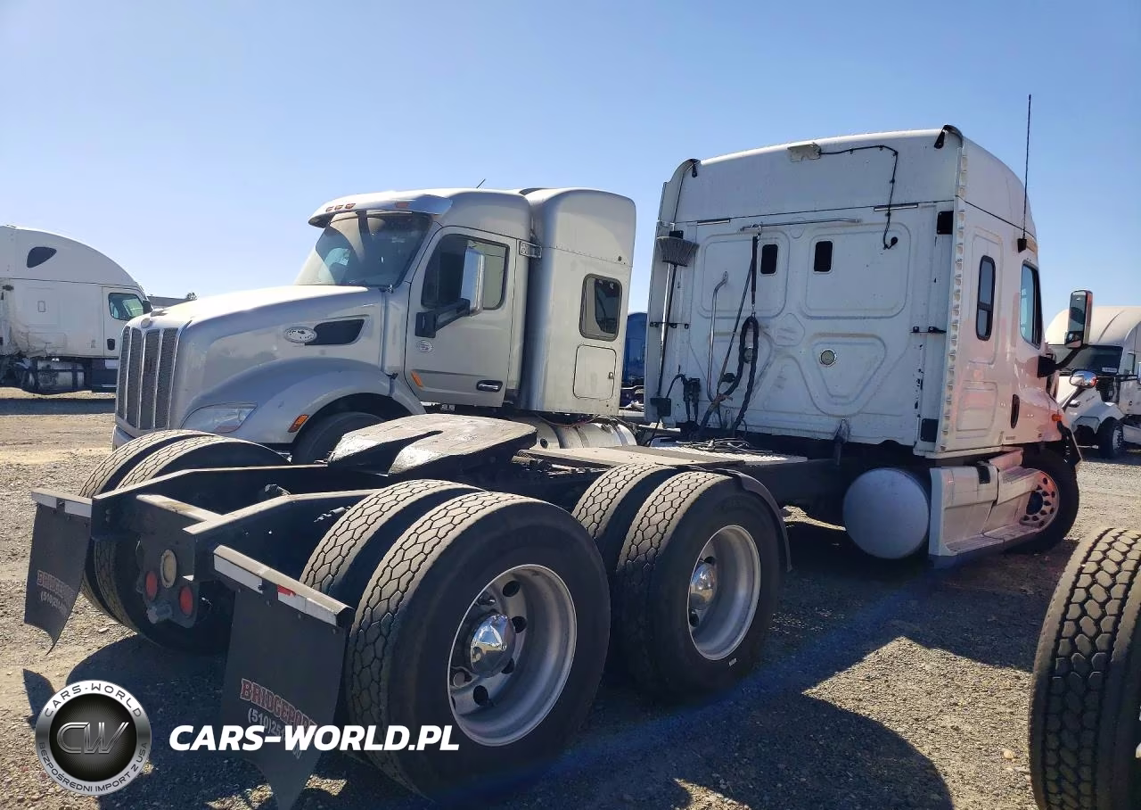 2012 Freightliner Cascadia 113 VIN:1FUJGHDVXCSBF2727 - 3