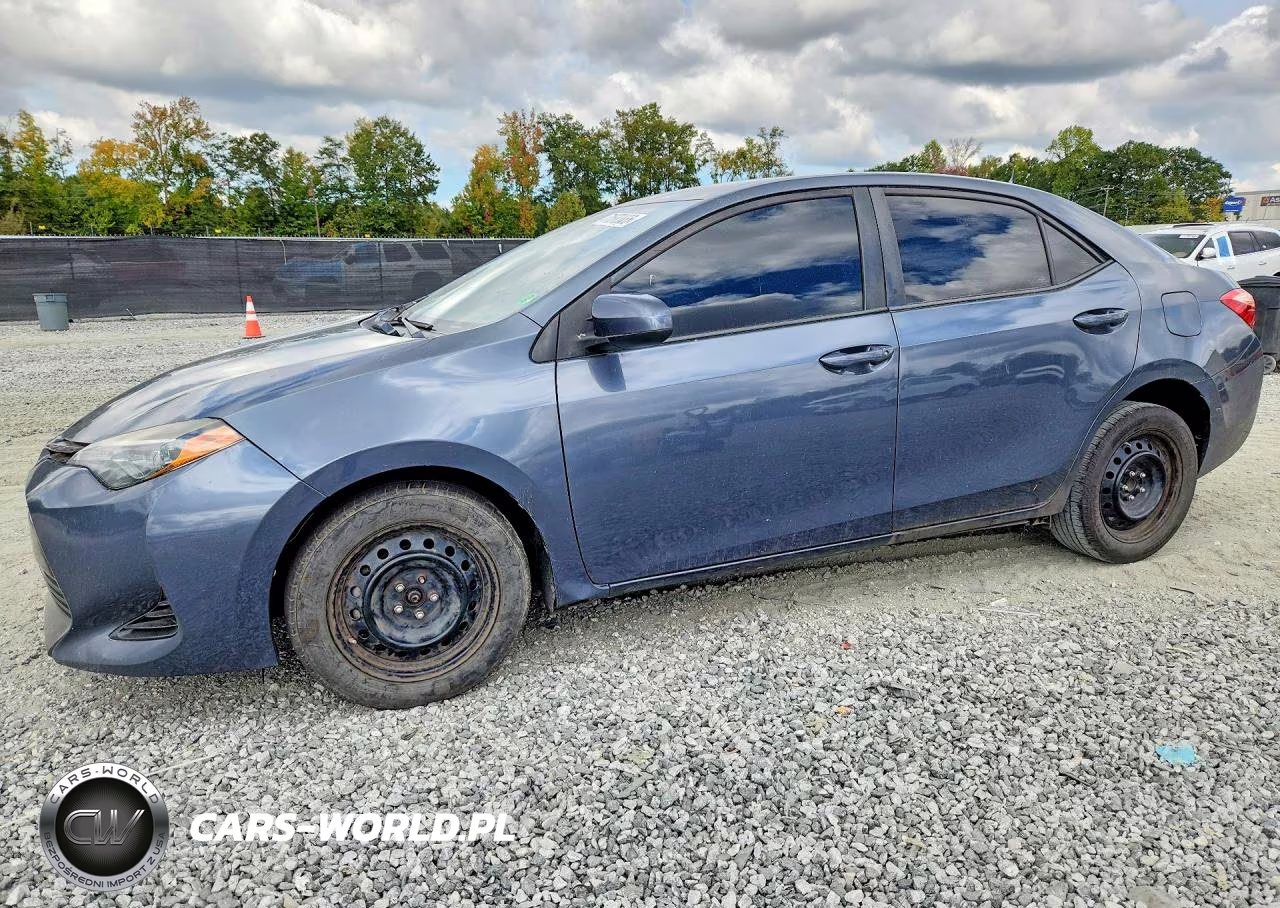 2018 Toyota Corolla Le VIN:5YFBURHE8JP822716 - 1
