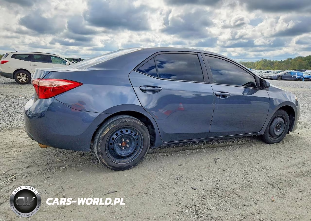 2018 Toyota Corolla Le VIN:5YFBURHE8JP822716 - 3