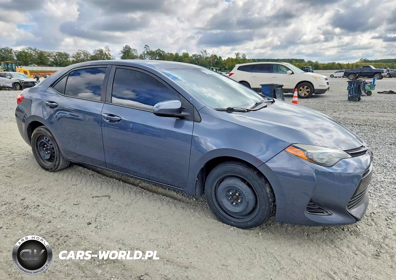 2018 Toyota Corolla Le VIN:5YFBURHE8JP822716 - 4