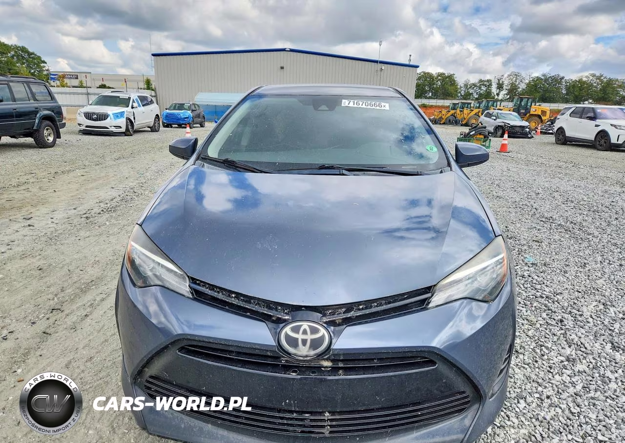 2018 Toyota Corolla Le VIN:5YFBURHE8JP822716 - 5