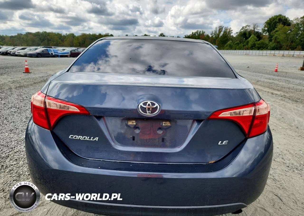 2018 Toyota Corolla Le VIN:5YFBURHE8JP822716 - 6