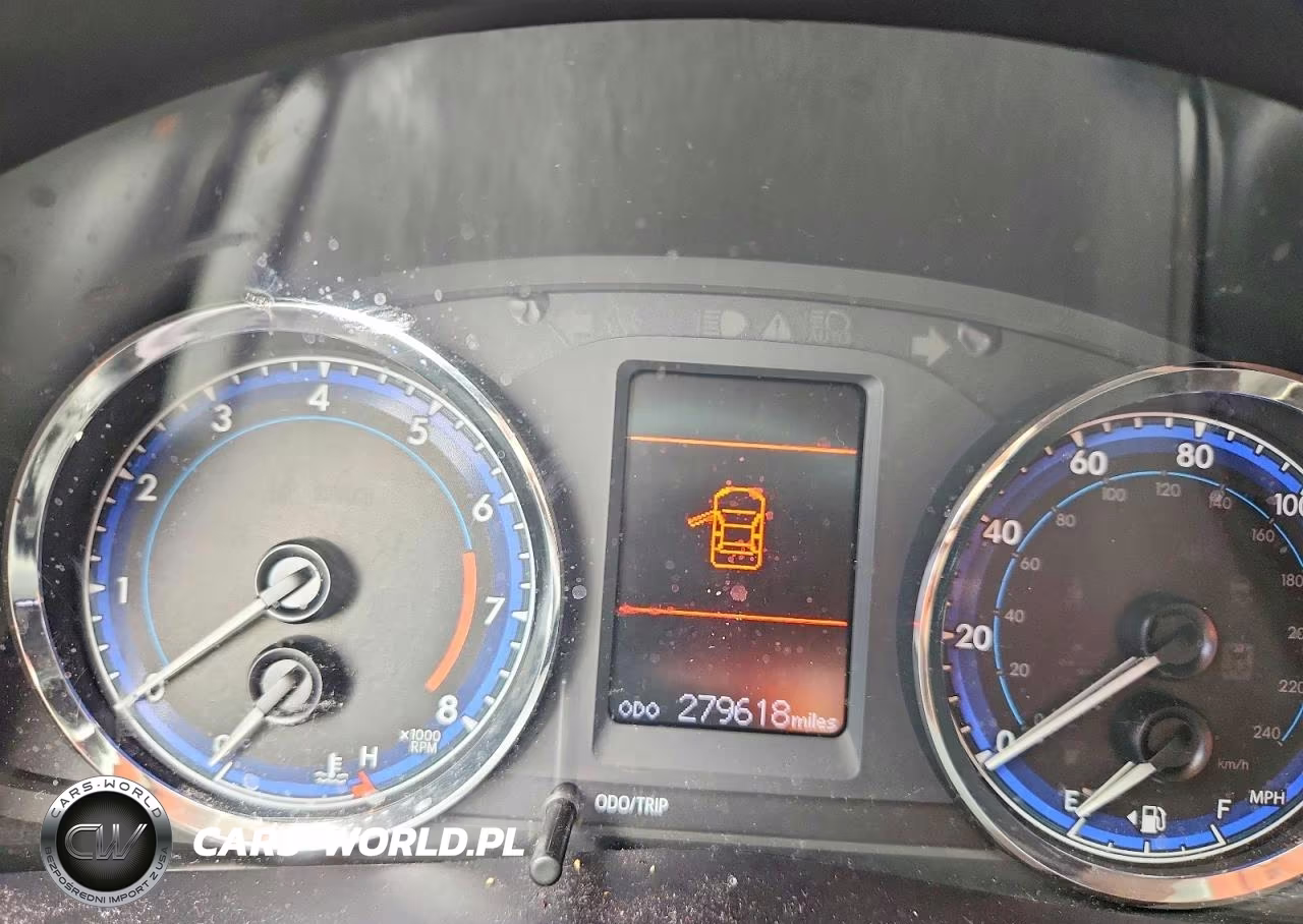 2018 Toyota Corolla Le VIN:5YFBURHE8JP822716 - 9