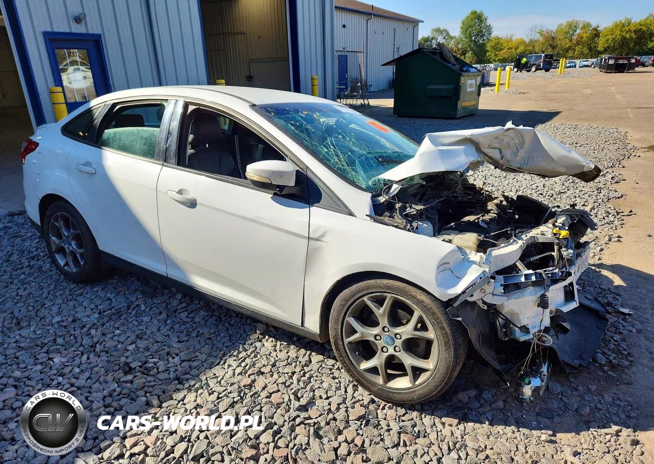2014 Ford Focus Se VIN:1FADP3F22EL143275 - 4