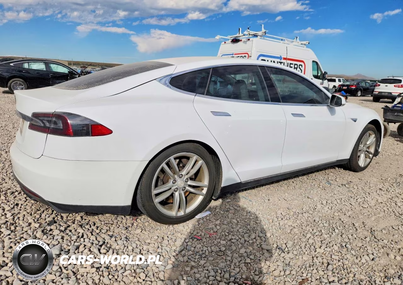 2013 Tesla Model S VIN:5YJSA1AC1DFP10231 - 3