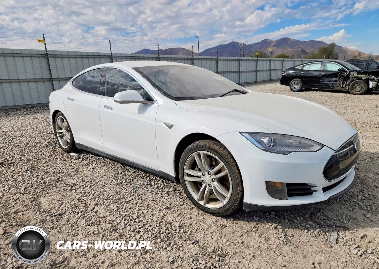 2013 Tesla Model S VIN:5YJSA1AC1DFP10231 - 4
