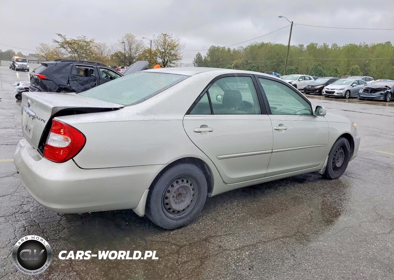 2004 Toyota Camry Le VIN:JTDBE32KX40272460 - 3