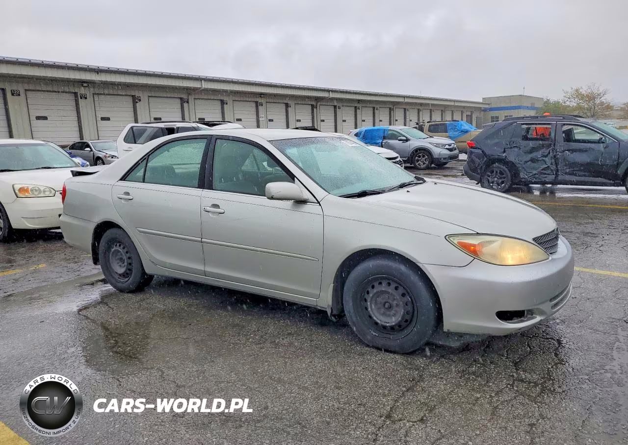 2004 Toyota Camry Le VIN:JTDBE32KX40272460 - 4