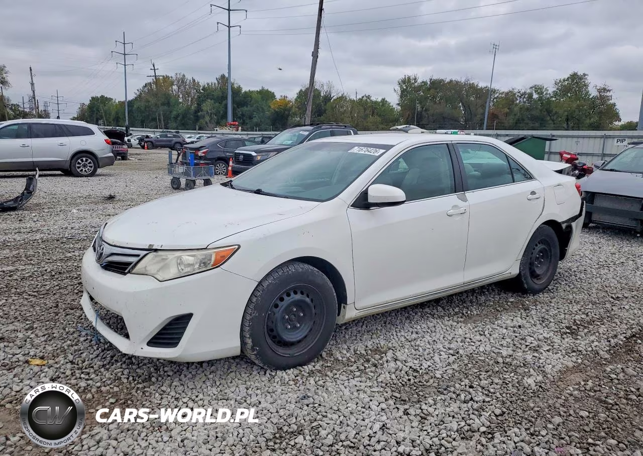 2014 Toyota Camry Le – zdjęcie 1 z 12