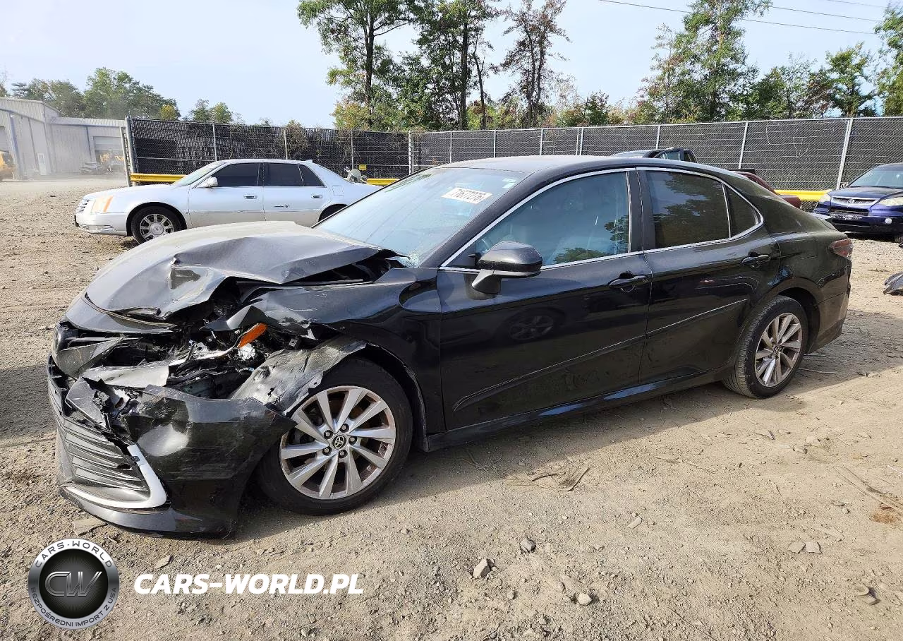 2021 Toyota Camry Le – zdjęcie 1 z 12