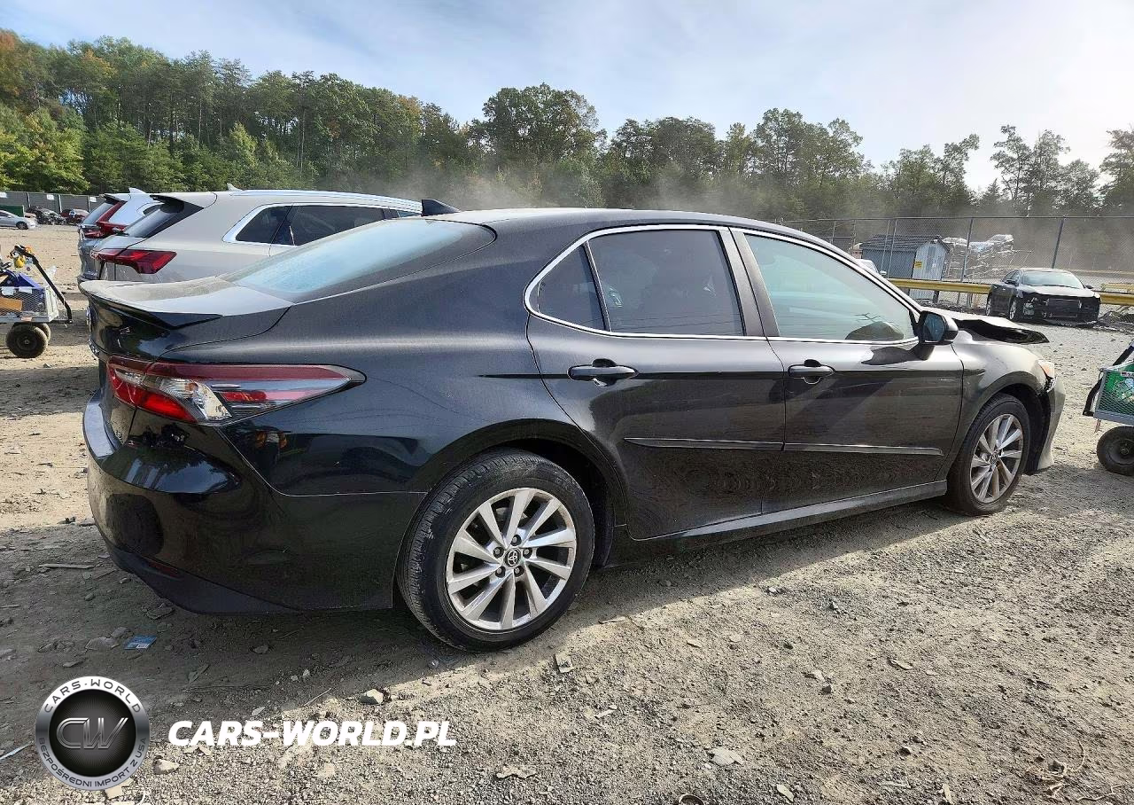 2021 Toyota Camry Le VIN:4T1C11AK6MU440976 - 3